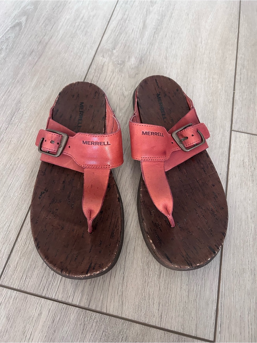 Merrell Around Town Luxe Post Redwood Leather Thong Sandals Comfort Walking Shoe